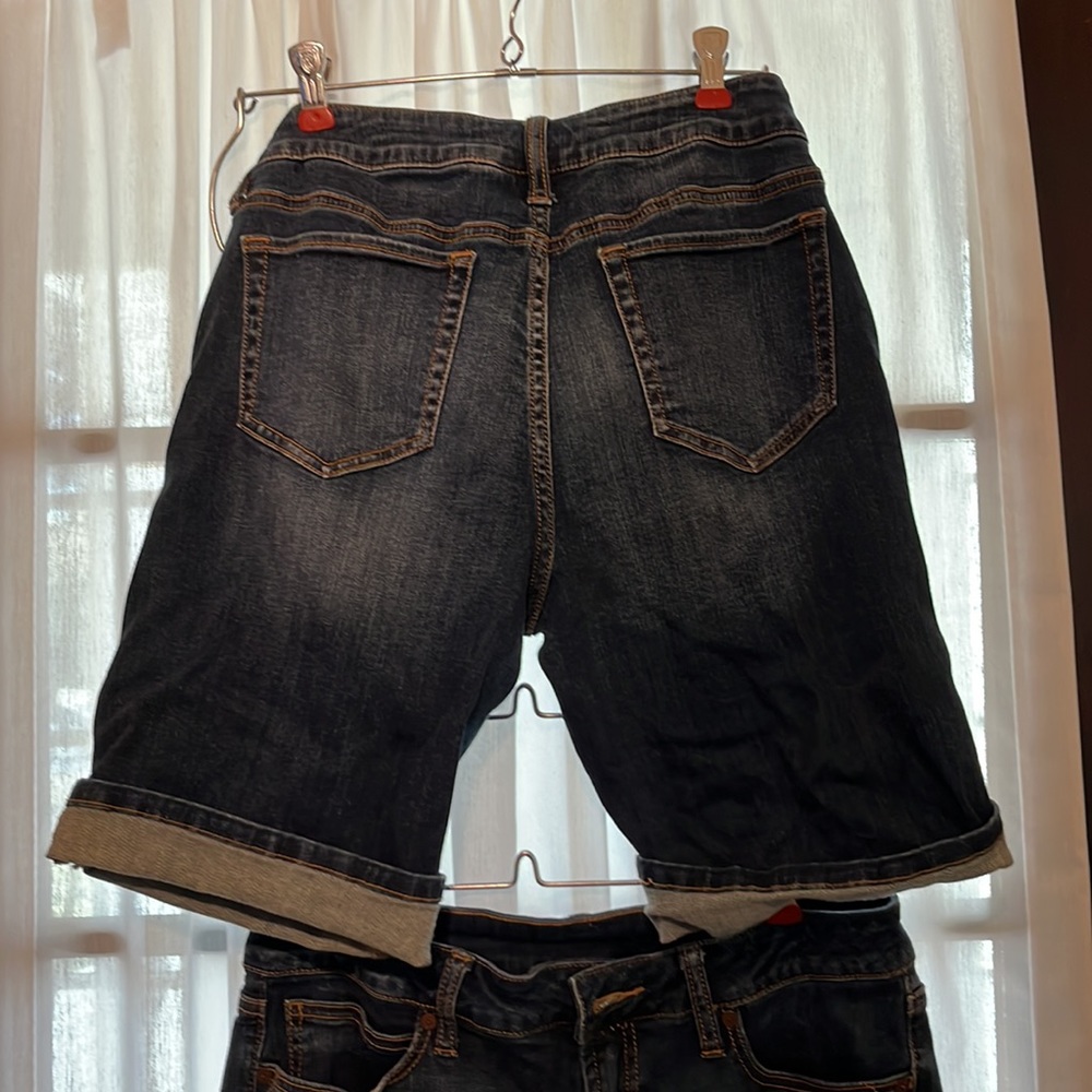 2 pair JCP denim jean shorts, lightly worn and in excellent condition! Sz 27/4 - Picture 3 of 6